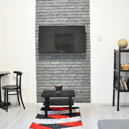 Modern & Historic Apartment Bratislava Exterior foto