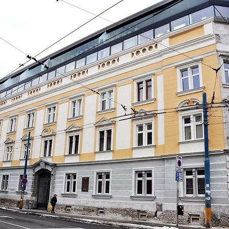 Modern & Historic Apartment Bratislava Exterior foto