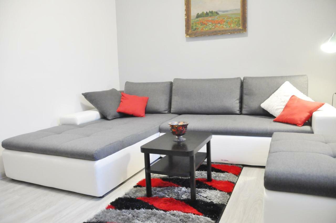 Modern & Historic Apartment Bratislava Exterior foto