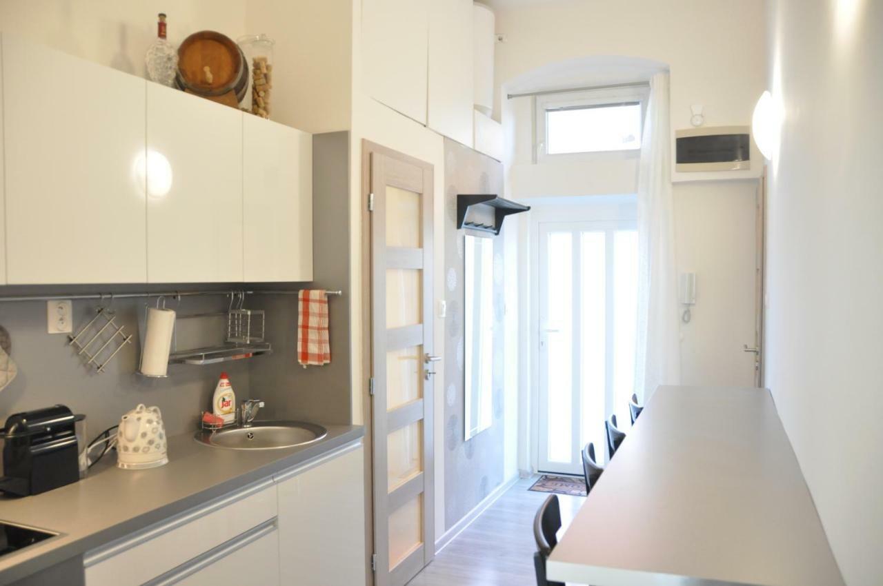 Modern & Historic Apartment Bratislava Exterior foto